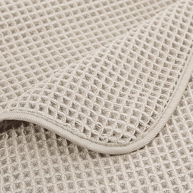 POLYTE Microfiber Oversize Quick Dry Lint Free Bath Towel, 60 x 30 in, 4 Pack - Image 3